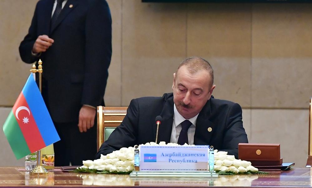 Президент Ильхам Алиев принял участие в заседании Совета глав государств СНГ в расширенном составе в Ашгабаде
