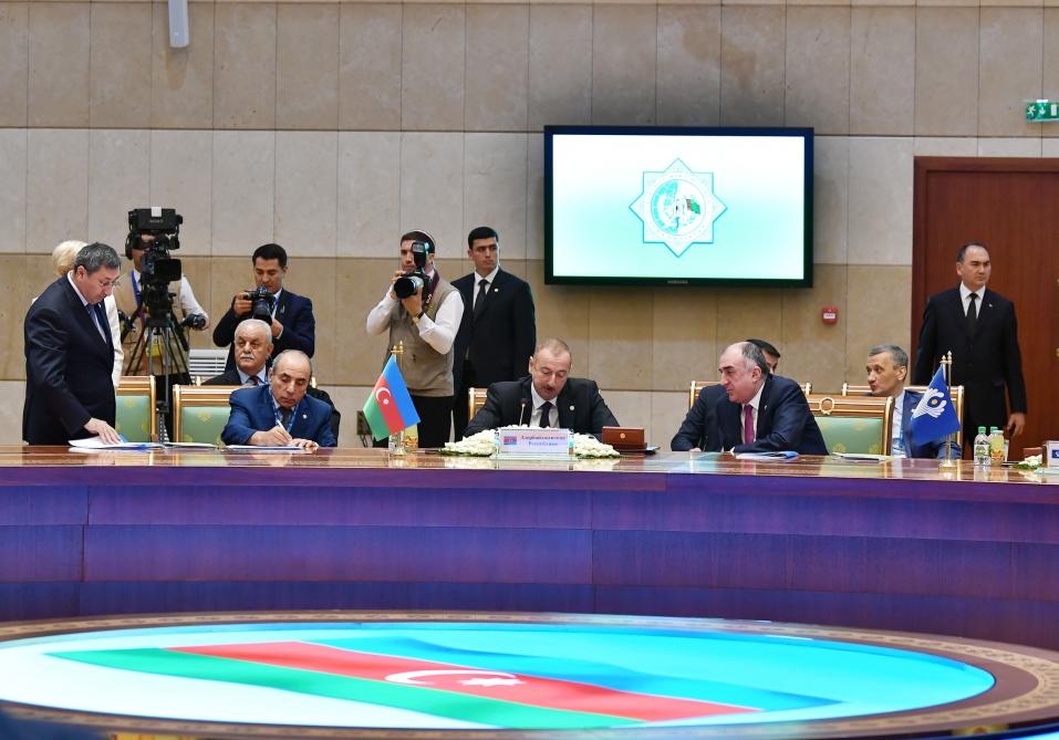 Президент Ильхам Алиев принял участие в заседании Совета глав государств СНГ в расширенном составе в Ашгабаде