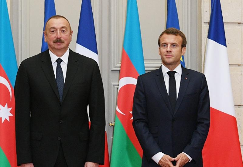 Президент Франции Эмманюэль Макрон позвонил Президенту Ильхаму Алиеву