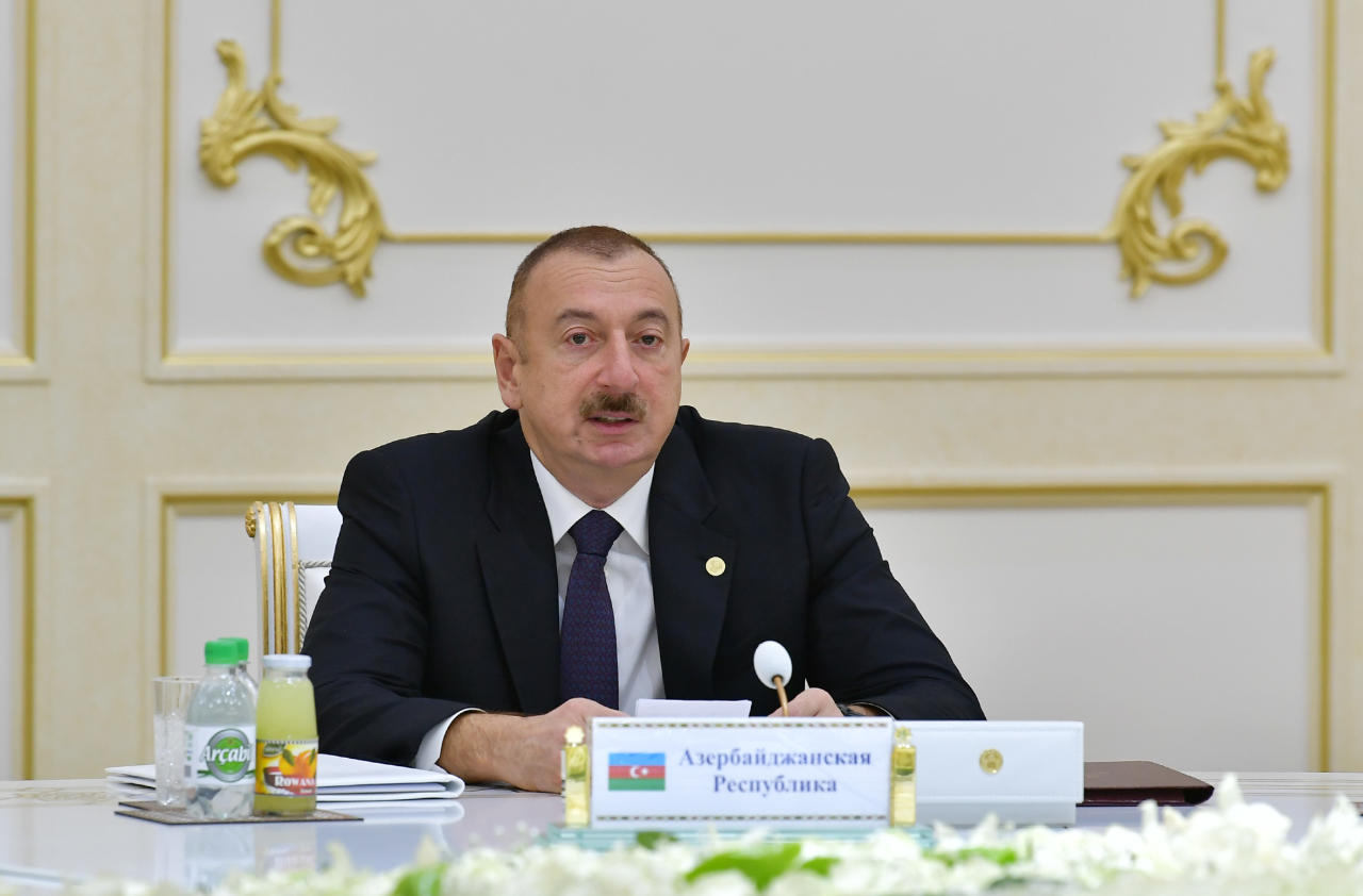 Президент Ильхам Алиев принял участие в заседании Совета глав государств СНГ в узком составе в Ашгабаде