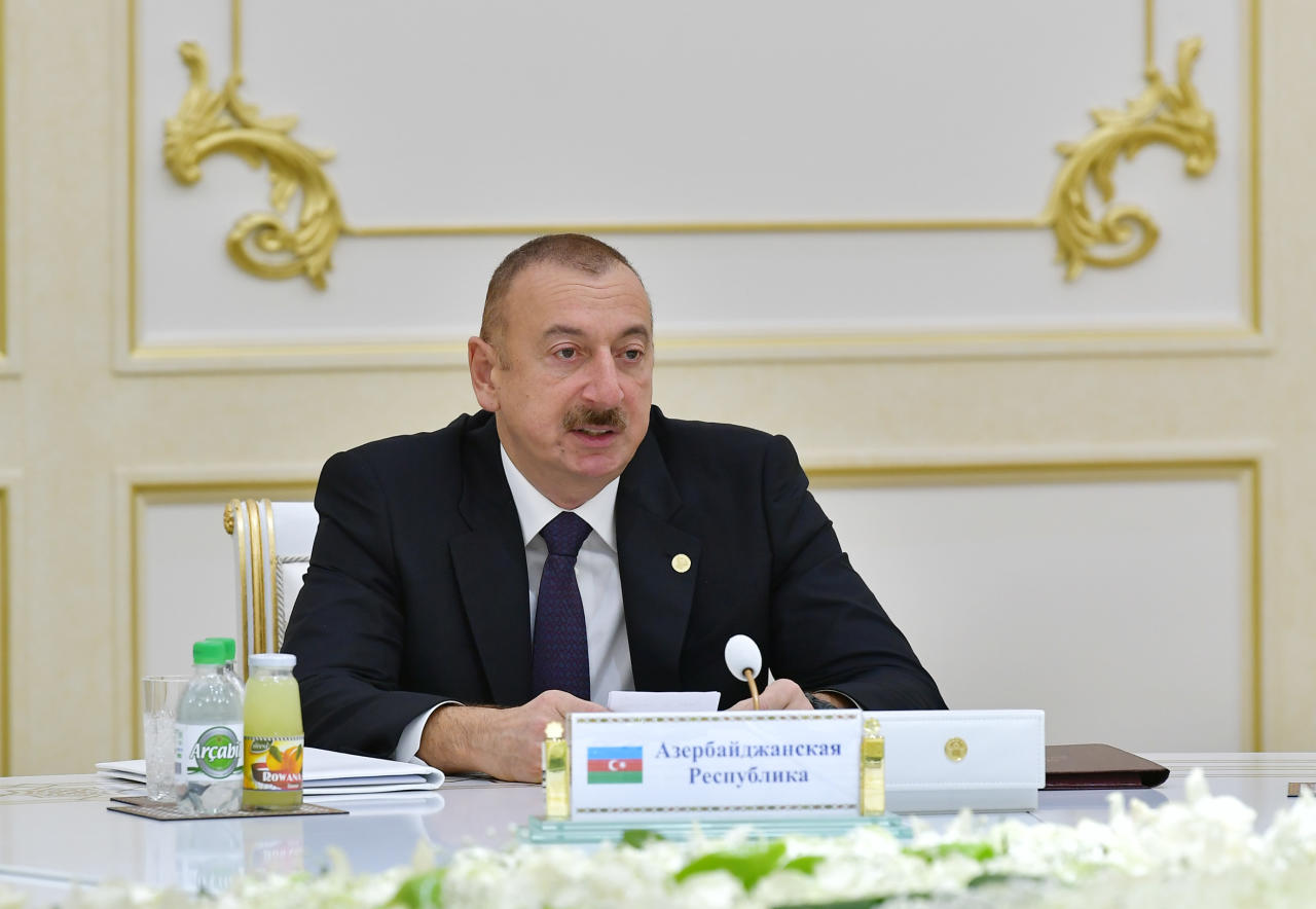 Президент Ильхам Алиев принял участие в заседании Совета глав государств СНГ в узком составе в Ашгабаде