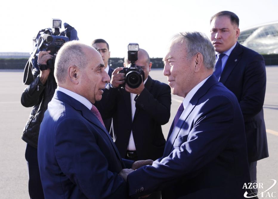 Первый президент Казахстана Нурсултан Назарбаев прибыл в Азербайджан