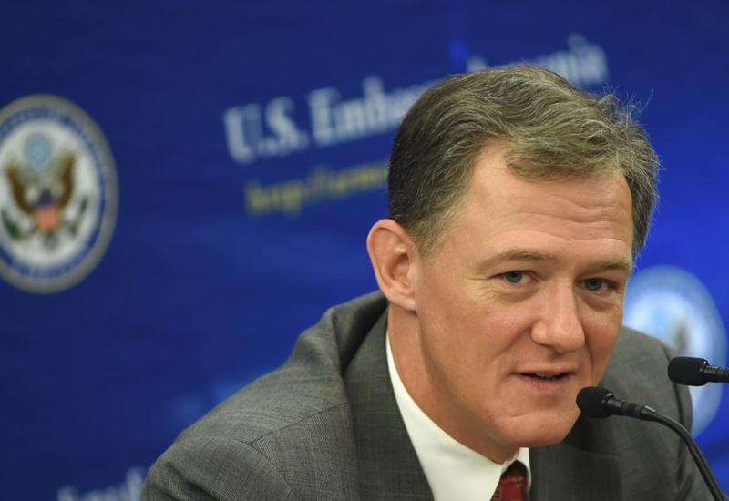 Зампомощника госсекретаря США прибыл в Конгресс для показаний в рамках импичмента