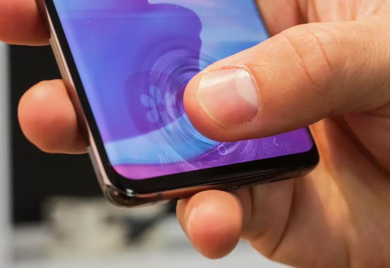 Samsung исправит сканер отпечатков Galaxy S10