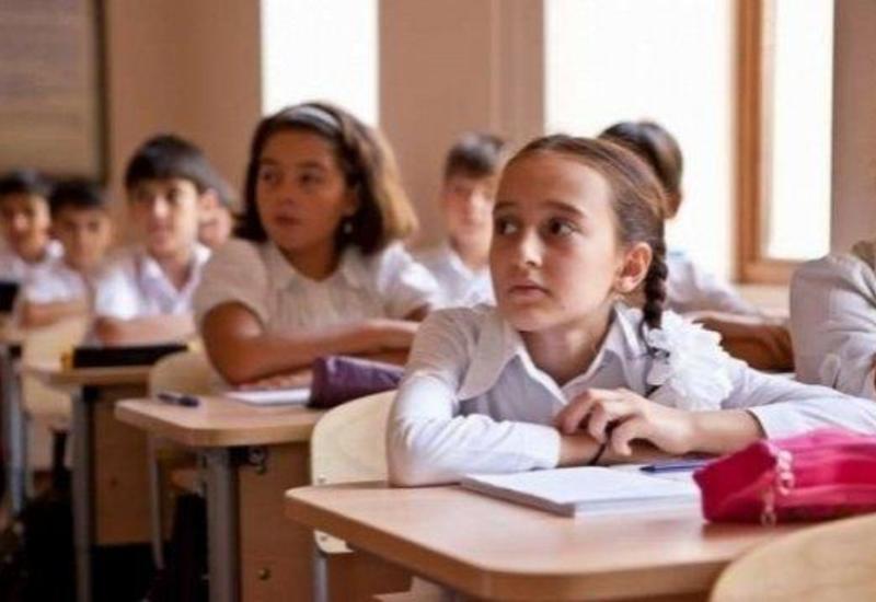 В бакинской школе ученики смогут заменять директора и завучей