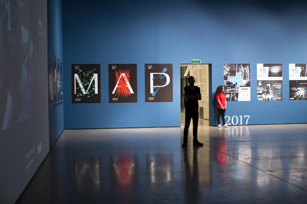 В Баку представлен спектакль "Пух и Прах"