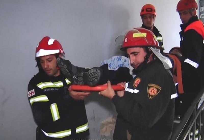В Тбилиси жилой дом разворотило взрывом бытового газа
