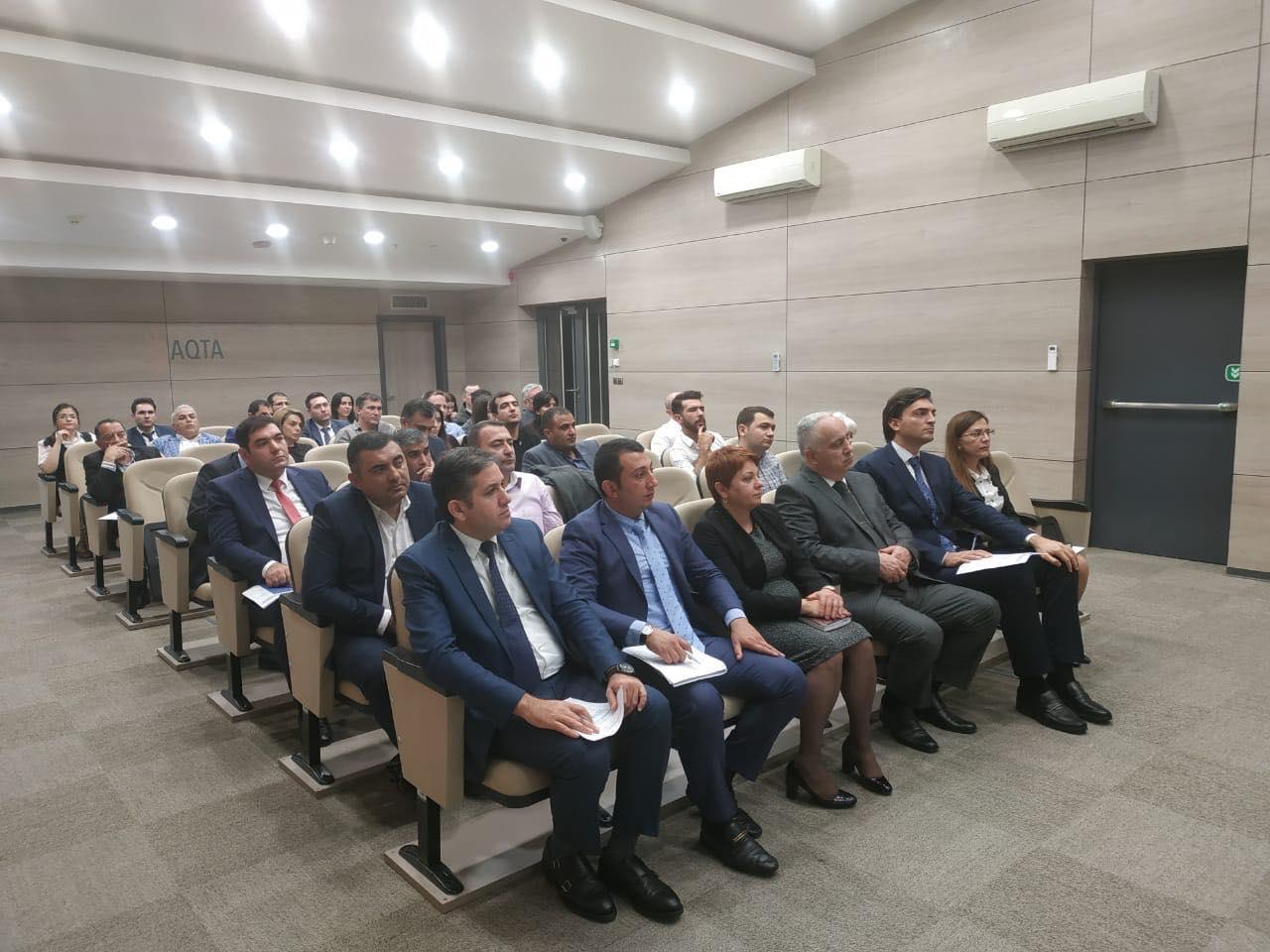 В Азербайджане запретят продажу энергетиков у школ