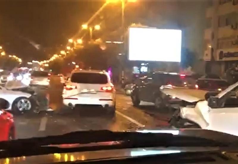 В Баку произошло тяжелое ДТП