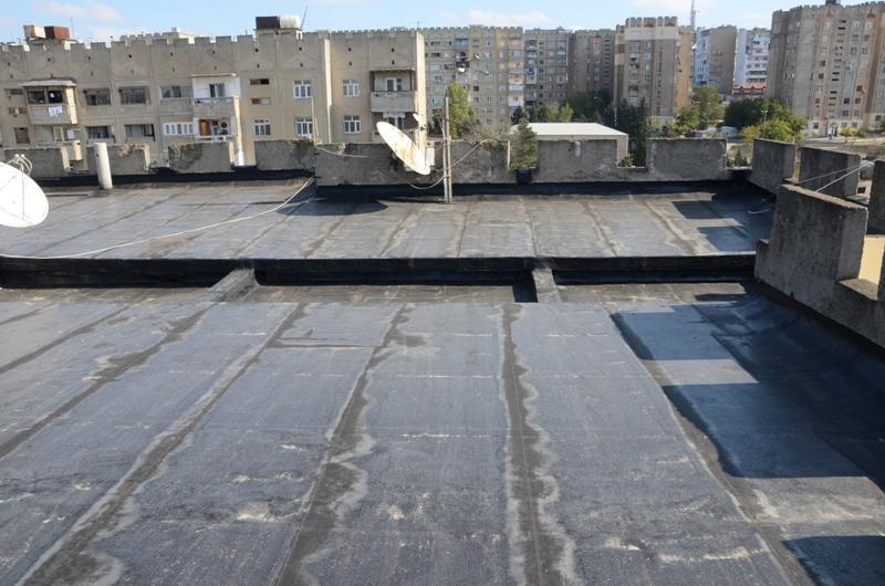 В Баку начался ремонт кровель многоквартирных зданий