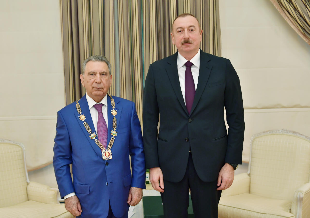 Президент Ильхам Алиев принял Рамиза Мехтиева и вручил ему орден "Гейдар Алиев"