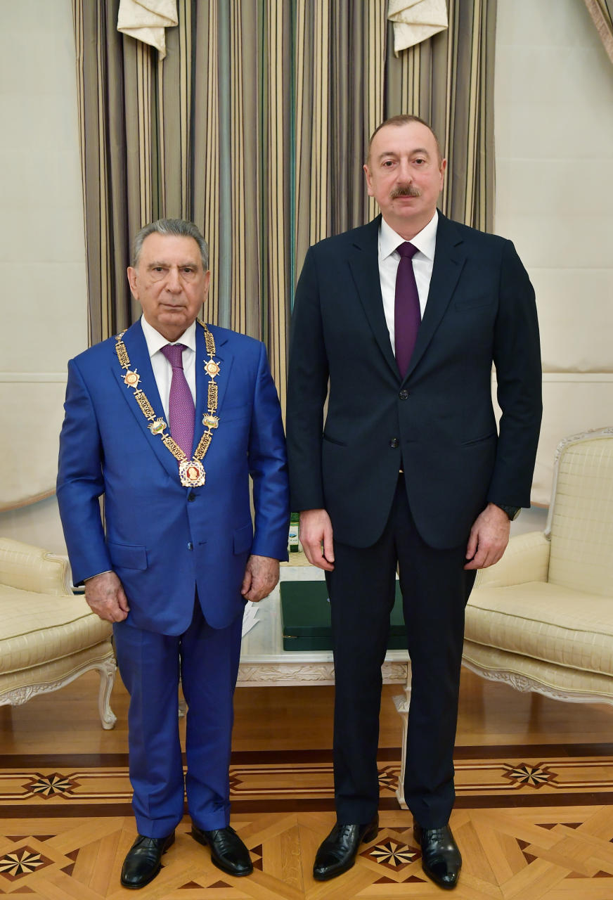 Президент Ильхам Алиев принял Рамиза Мехтиева и вручил ему орден "Гейдар Алиев"