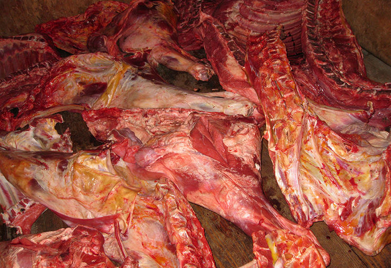 В Азербайджан не пустили десятки тысяч кг негодной мясной продукции