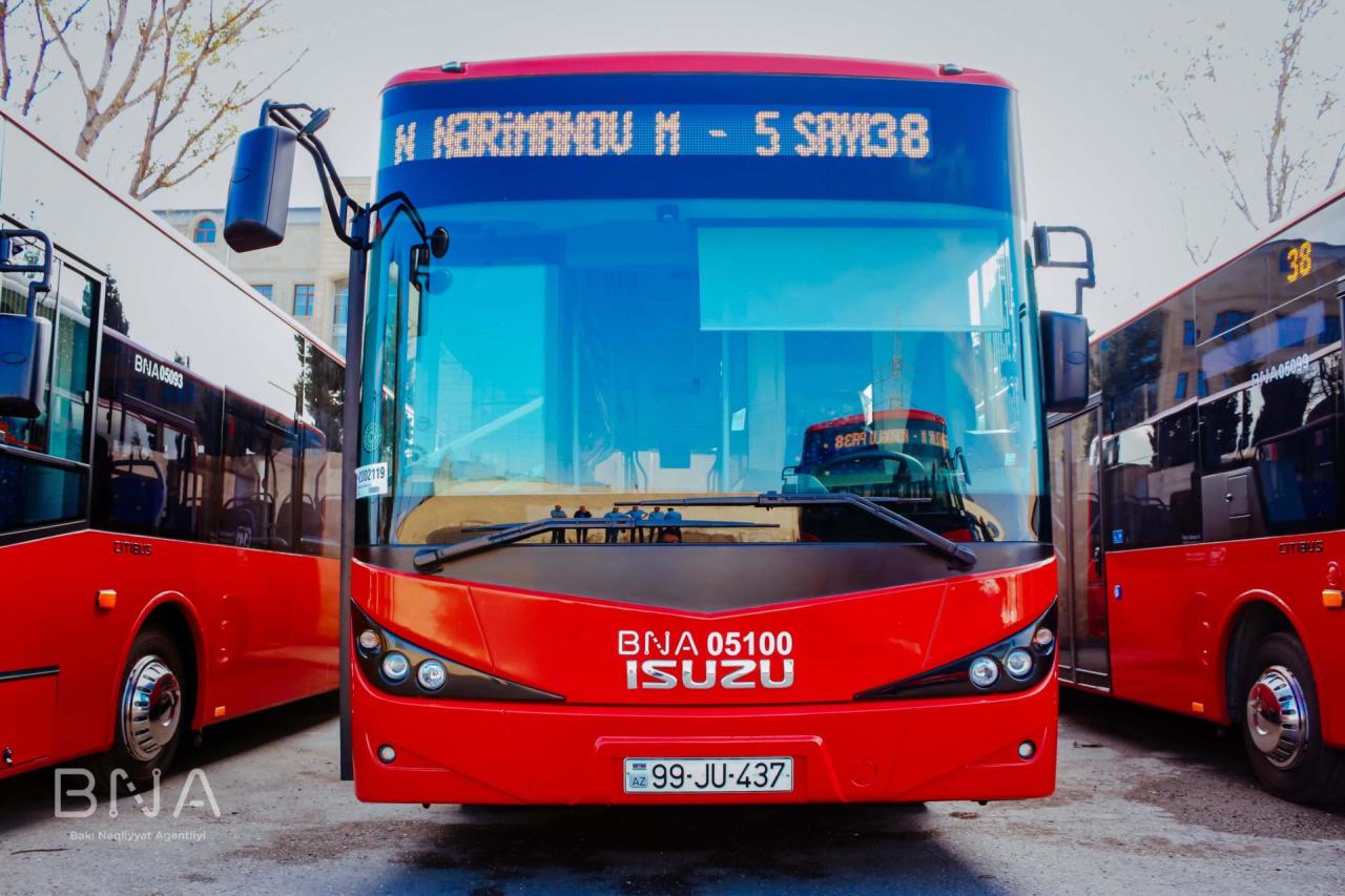В Баку на одном из маршрутов пустят на линию новые автобусы
