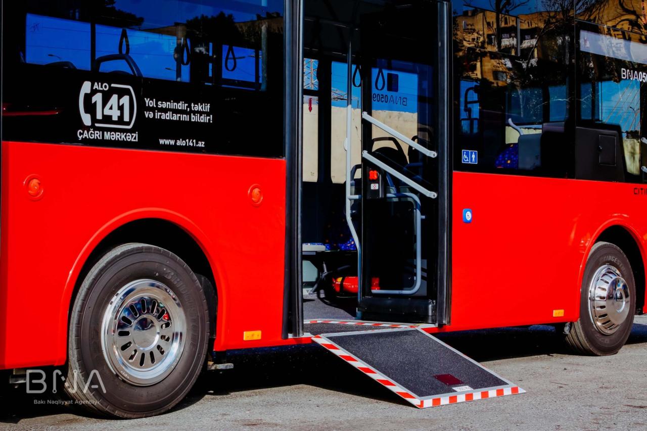 В Баку на одном из маршрутов пустят на линию новые автобусы