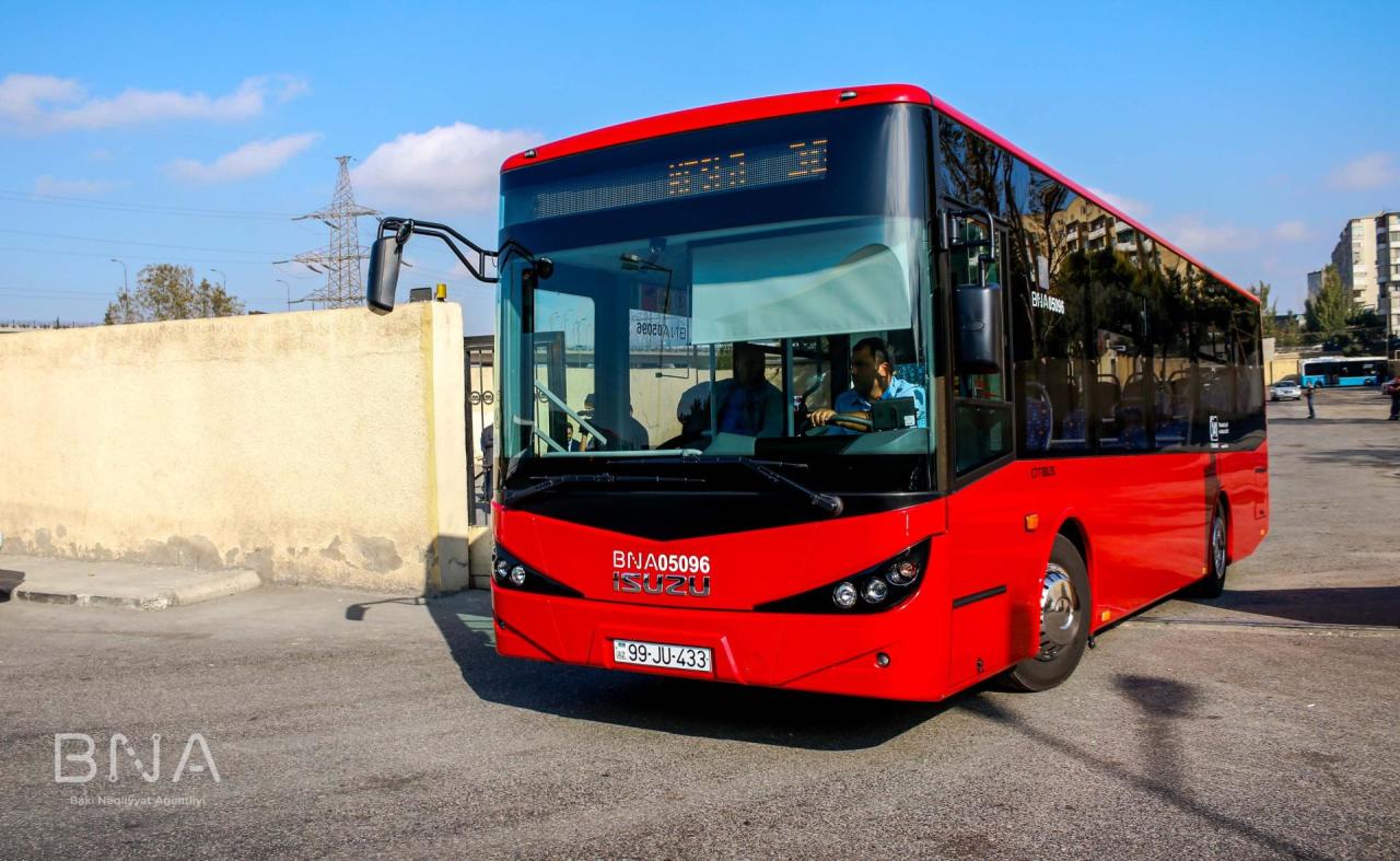 В Баку на одном из маршрутов пустят на линию новые автобусы