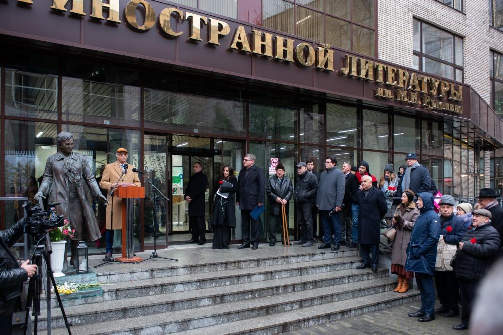 Вице-президент Фонда Гейдара Алиева Лейла Алиева приняла участие в открытии памятника великому азербайджанскому поэту Имадеддину Насими в Москве