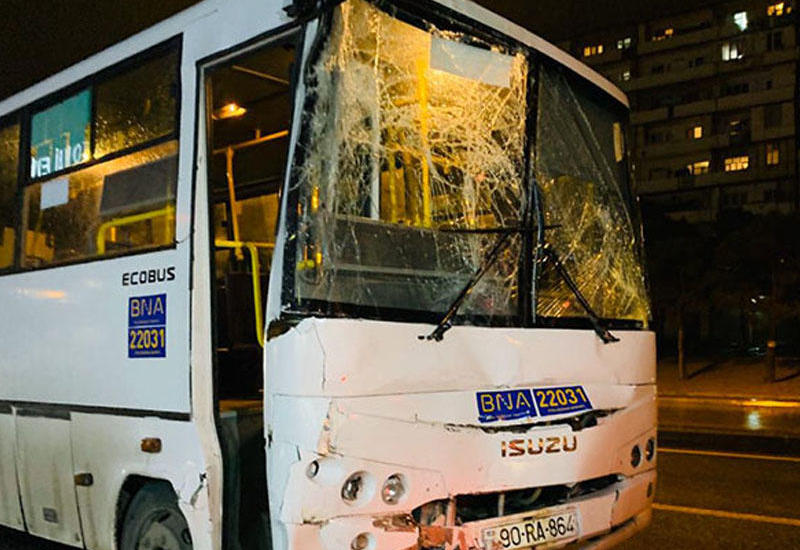 В Баку столкнулись два пассажирских автобуса, есть пострадавшие
