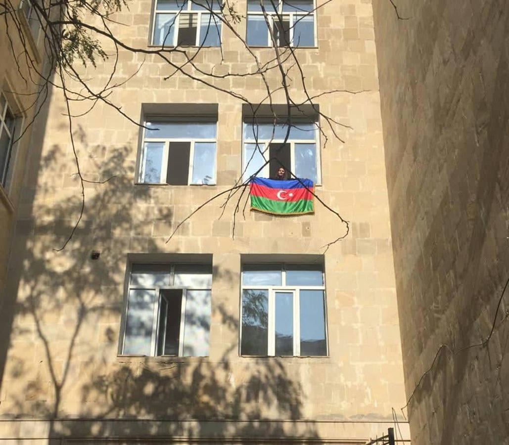 В Азербайджане проходит акция, посвященная государственному флагу