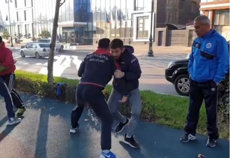 Расул Чунаев устроил поединок на оживленной улице в Баку