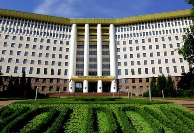 Парламент Молдовы отправил правительство в отставку