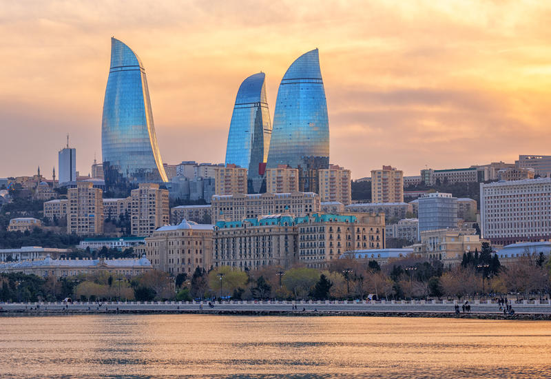 Цветастый ковёр Азербайджана