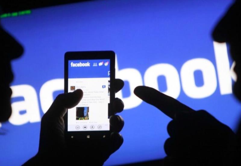 Facebook научился без ведома владельца включать камеру iPhone