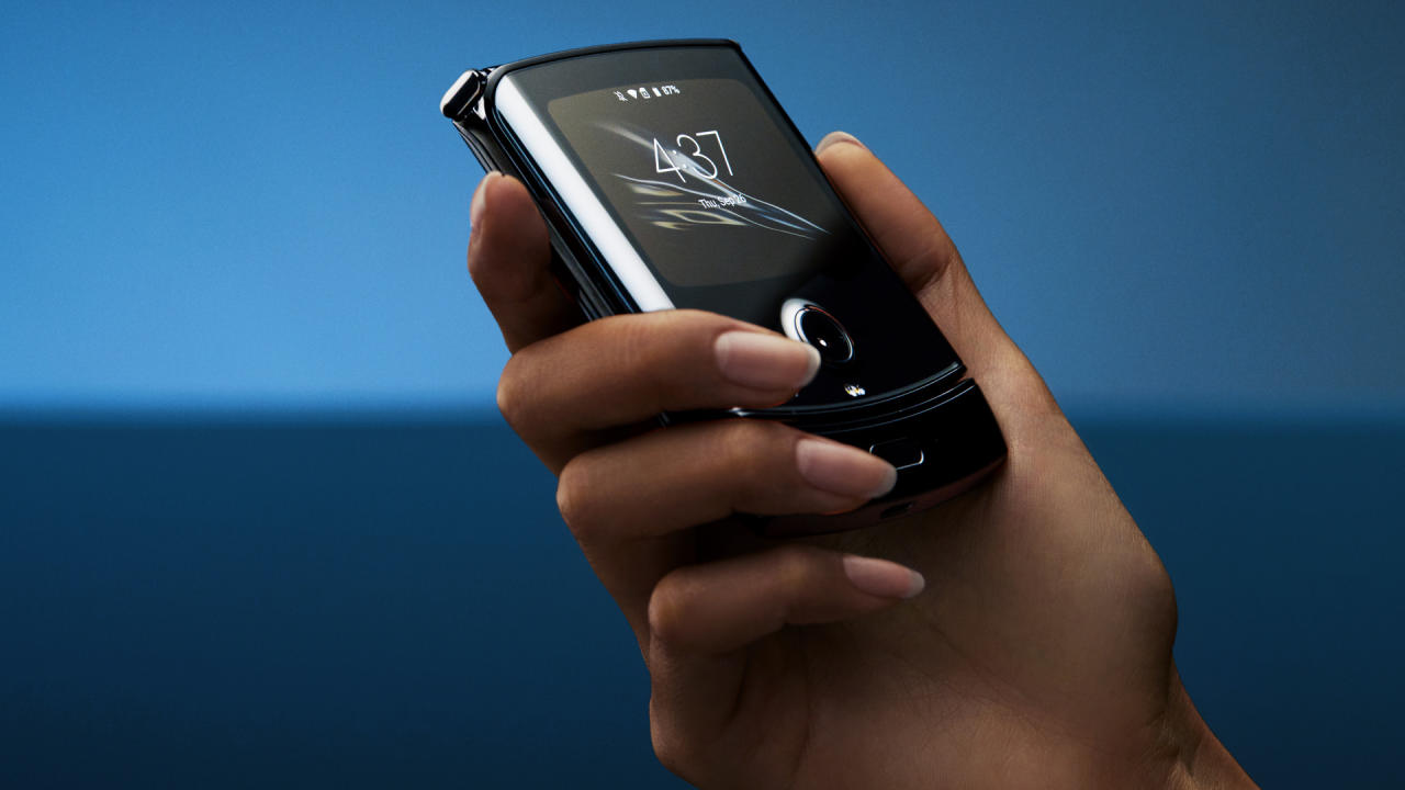 Motorola представила складной RAZR с гибким экраном