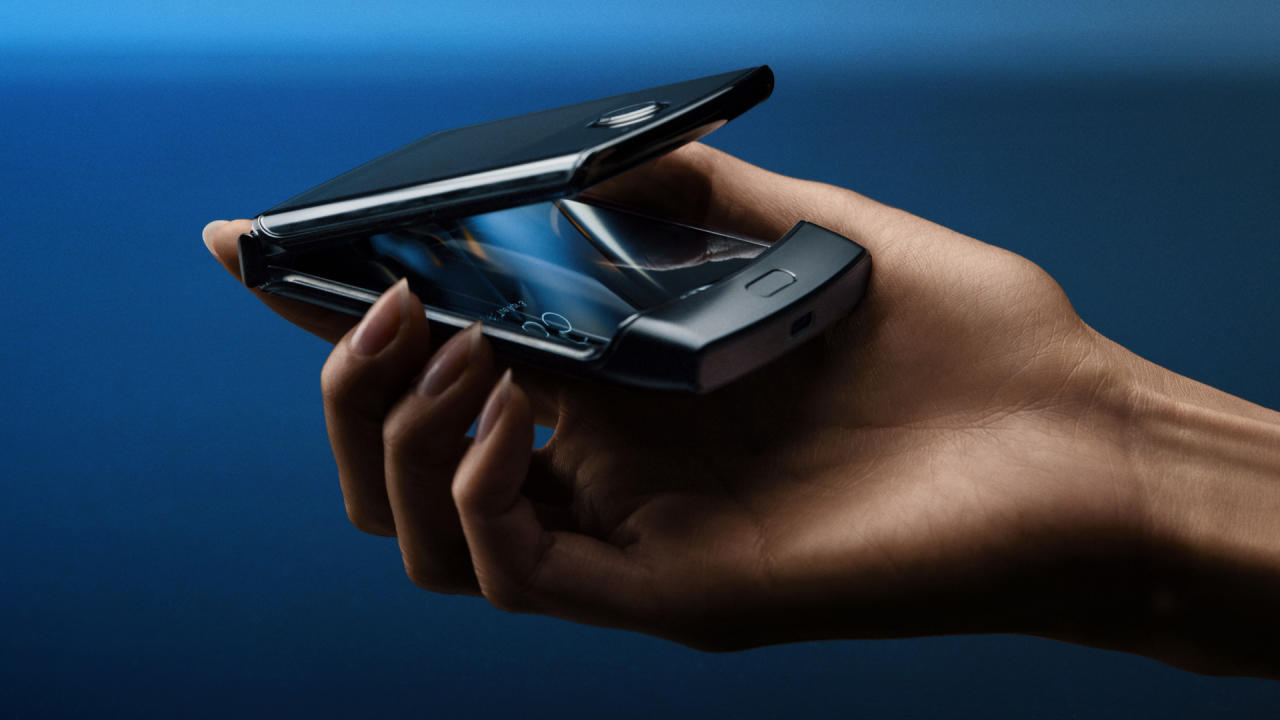 Motorola представила складной RAZR с гибким экраном