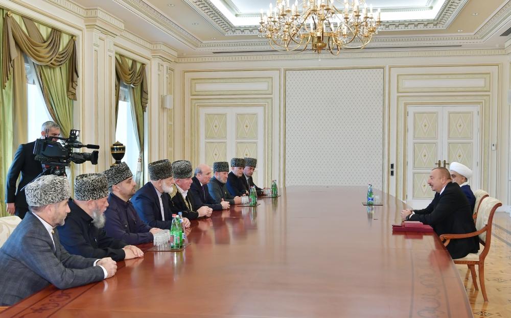 Президент Ильхам Алиев принял делегацию в составе группы мусульманских религиозных деятелей из северокавказских республик России