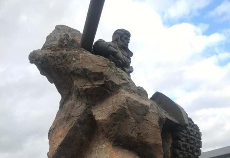 В Баку открыли памятник Национальному герою Азербайджана Альберту Агарунову
