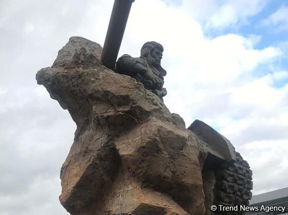 В Баку открыли памятник Национальному герою Азербайджана Альберту Агарунову