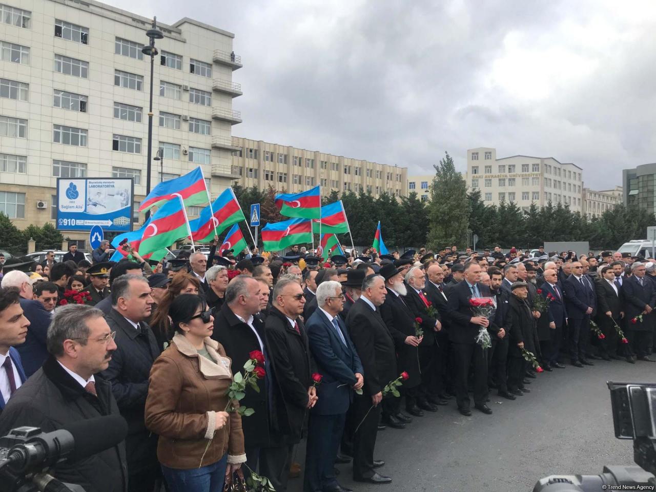 В Баку открыли памятник Национальному герою Азербайджана Альберту Агарунову