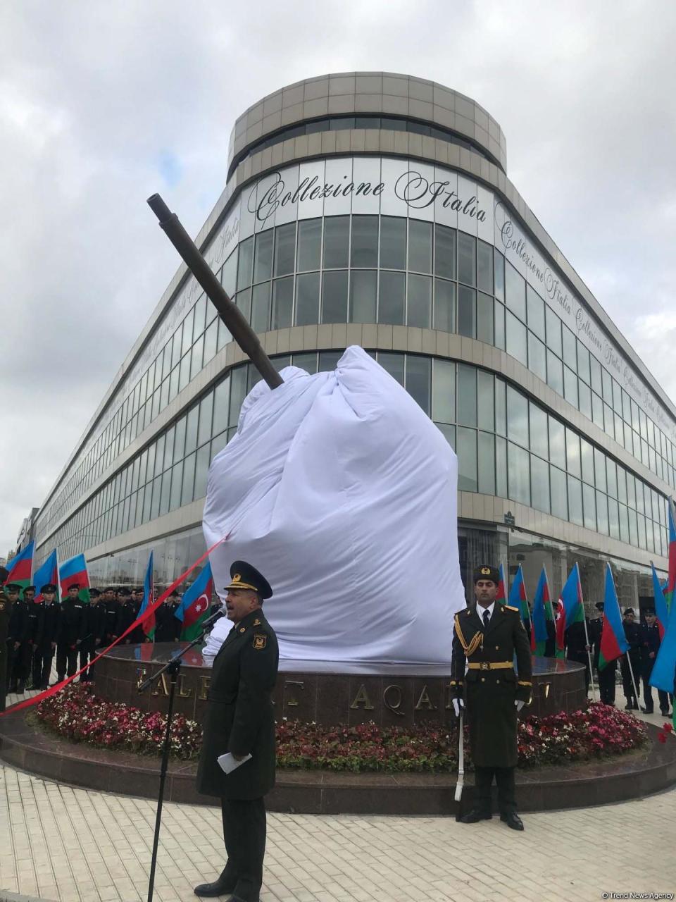 В Баку открыли памятник Национальному герою Азербайджана Альберту Агарунову