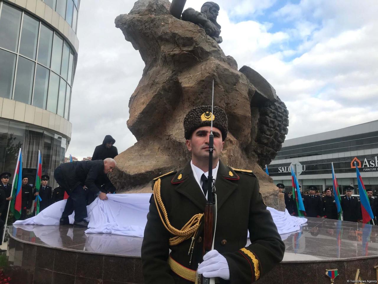 В Баку открыли памятник Национальному герою Азербайджана Альберту Агарунову