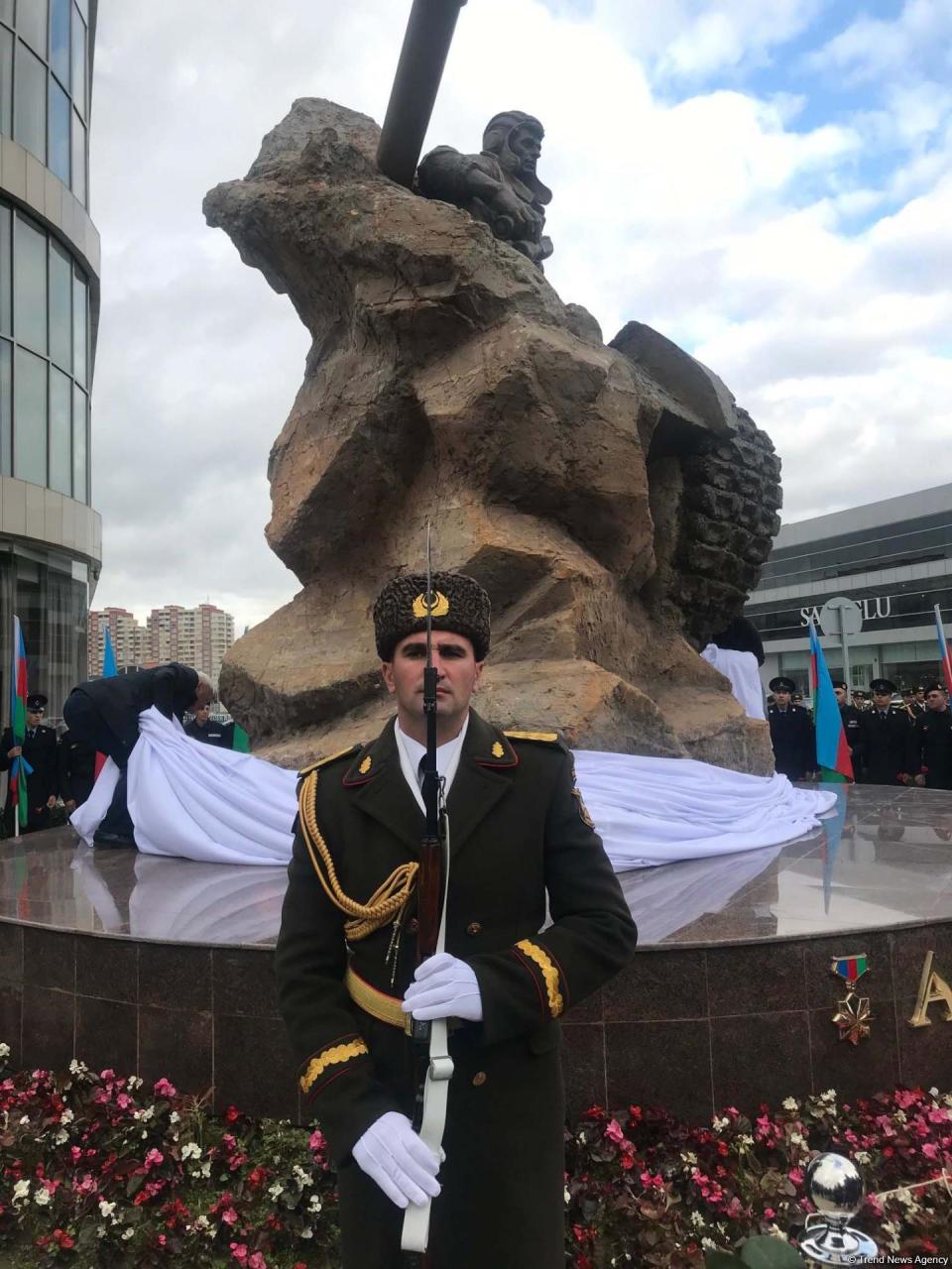 В Баку открыли памятник Национальному герою Азербайджана Альберту Агарунову