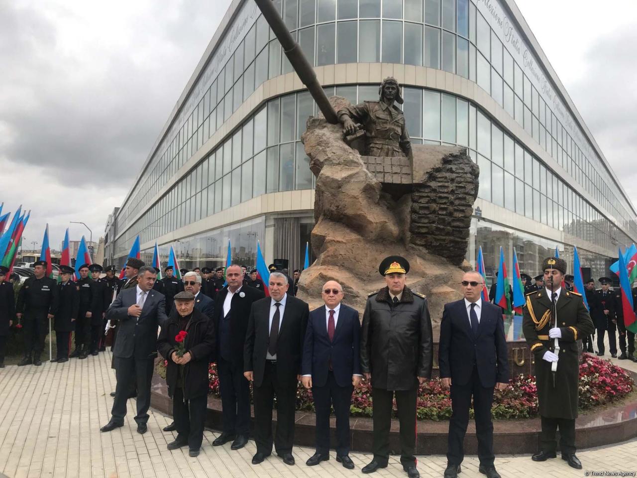 В Баку открыли памятник Национальному герою Азербайджана Альберту Агарунову