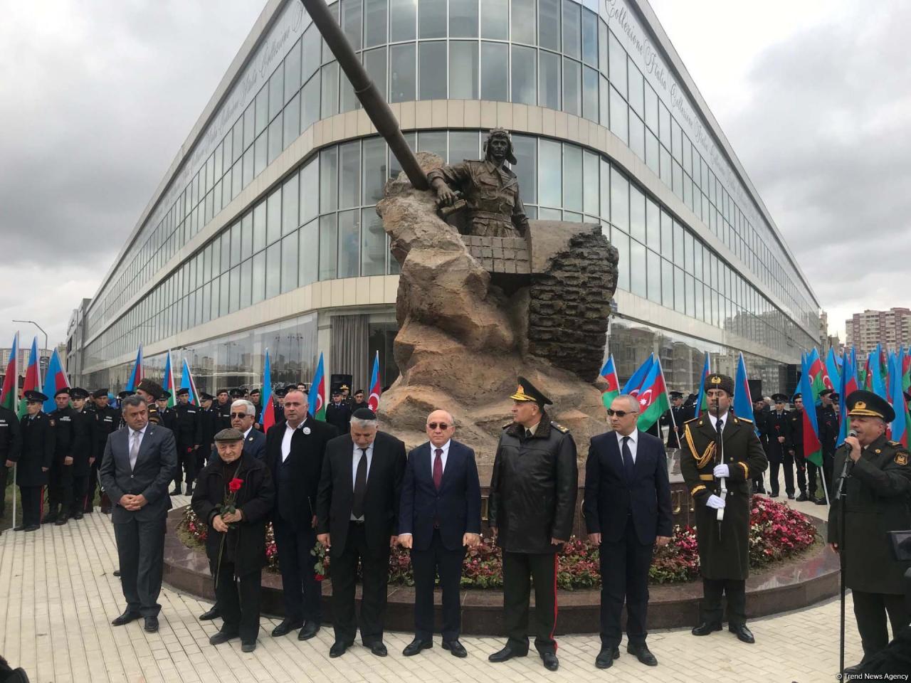 В Баку открыли памятник Национальному герою Азербайджана Альберту Агарунову