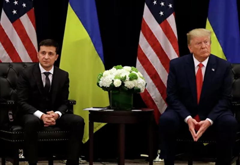 Экс-советник Трампа не усмотрел ничего незаконного в его беседе с Зеленским