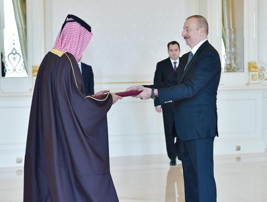Президент Ильхам Алиев принял верительные грамоты новоназначенного посла Катара