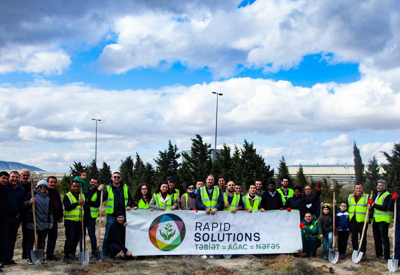Компания “Rapid Solutions” почтила память выдающегося поэта Имадеддина Насими, высадив кипарисы в поселке Гарадаг, под лозунгом «Природа= Дерево=Дыхание»