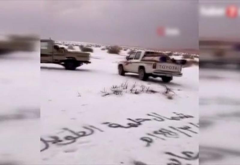 В Саудовской Аравии выпали снег и град