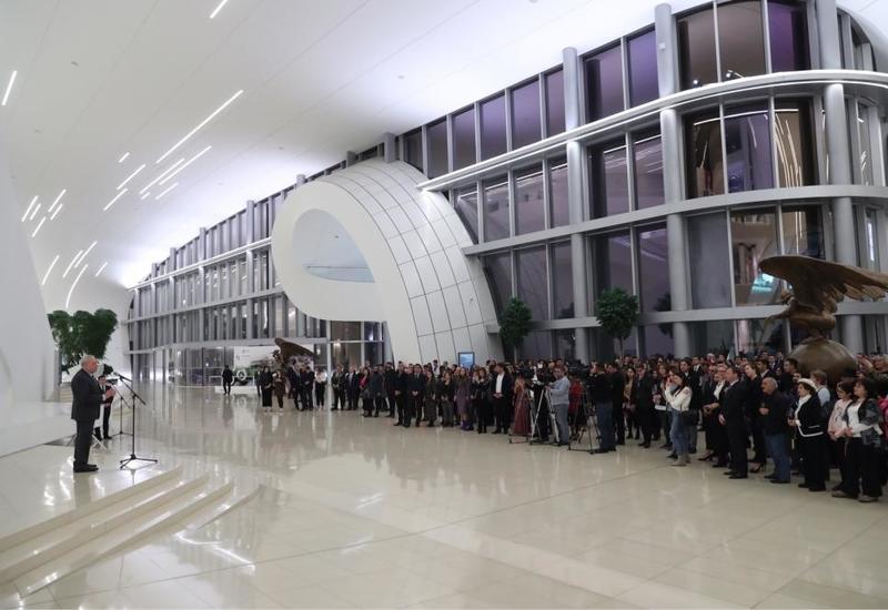 В Центре Гейдара Алиева открылась выставка работ фотографа Якова Халипа