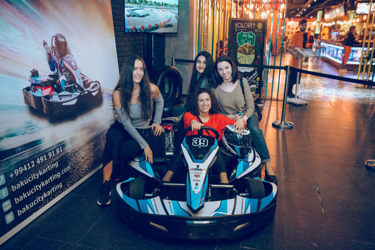 В Баку состоялся предпремьерный показ фильма "Ford против Ferrari"