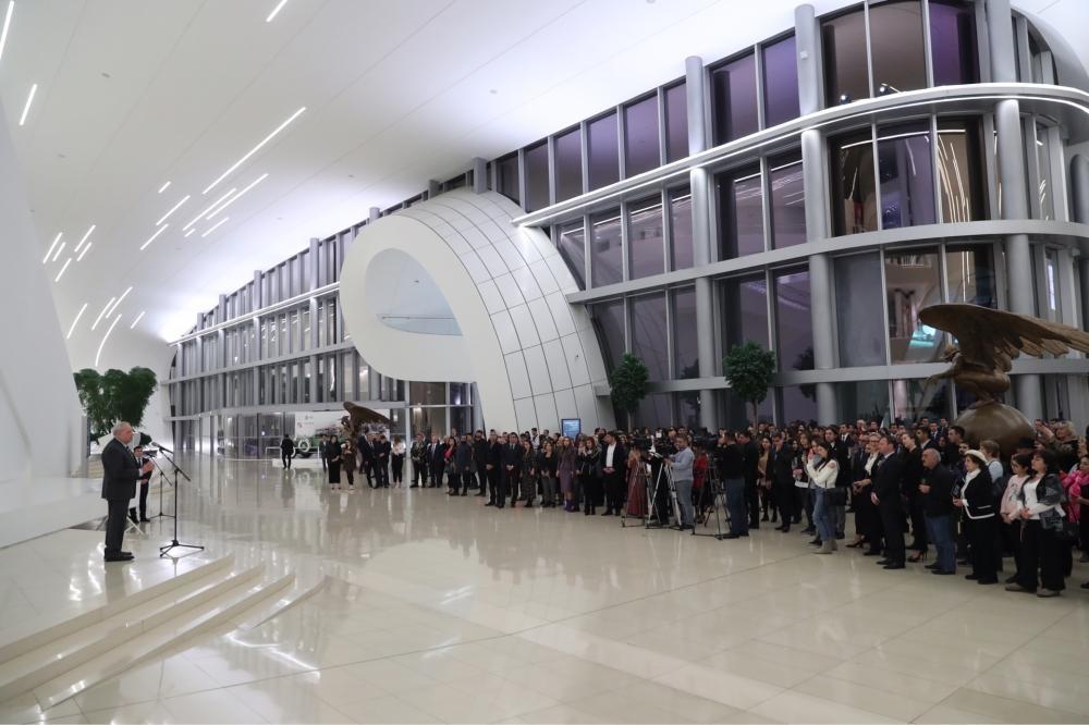 В Центре Гейдара Алиева открылась выставка работ фотографа Якова Халипа