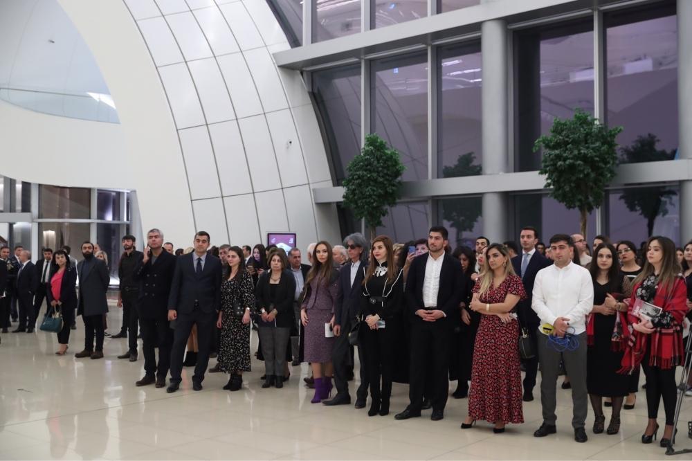 В Центре Гейдара Алиева открылась выставка работ фотографа Якова Халипа