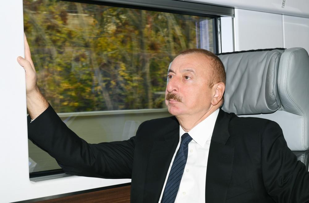 Президент Ильхам Алиев принял участие в открытии после реконструкции линии Сабунчи-Пиршаги Бакинской кольцевой железной дороги