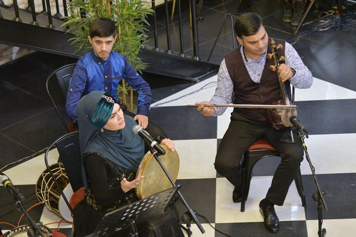 В Бакинском книжном центре прошел музыкально-поэтический вечер "Sığmazam"
