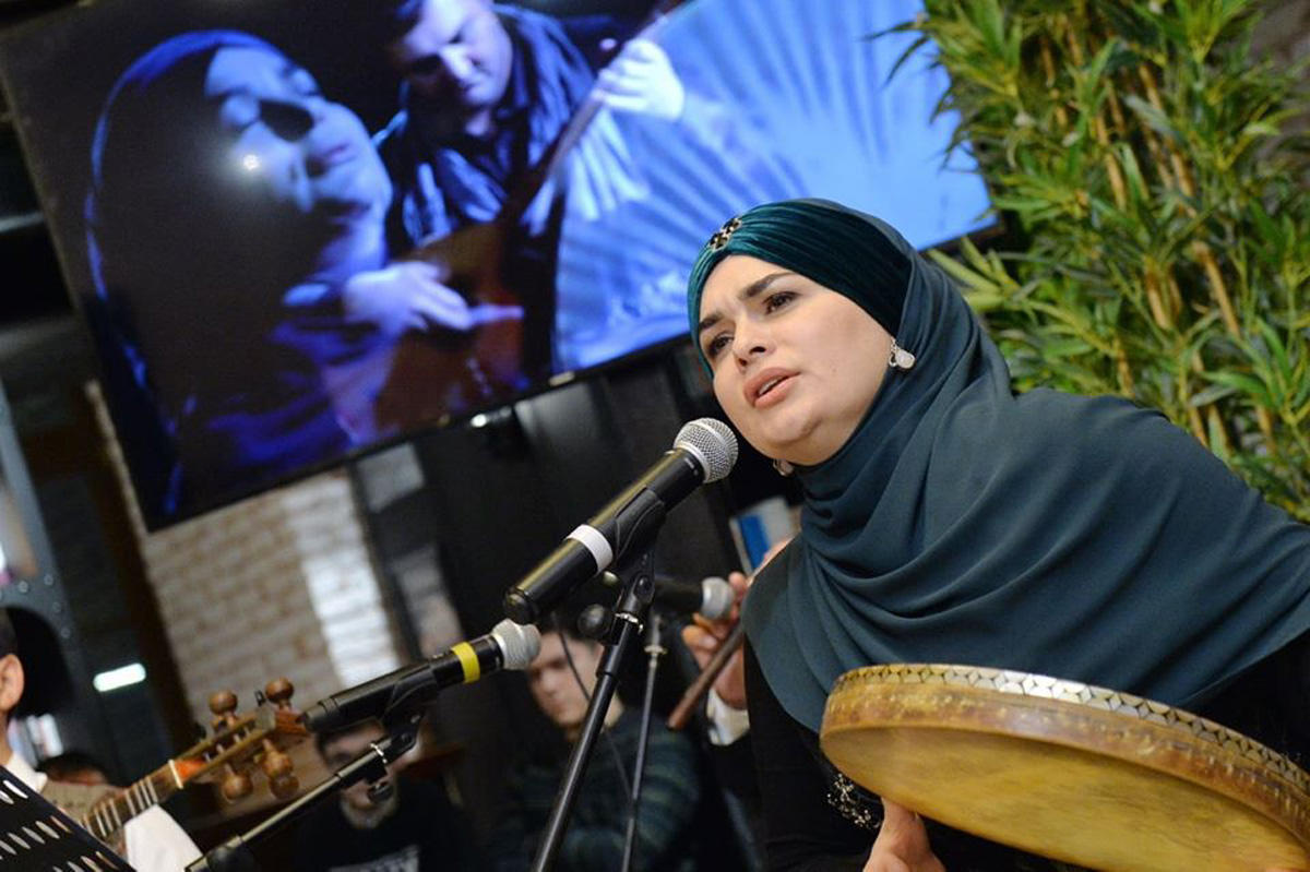 В Бакинском книжном центре прошел музыкально-поэтический вечер "Sığmazam"