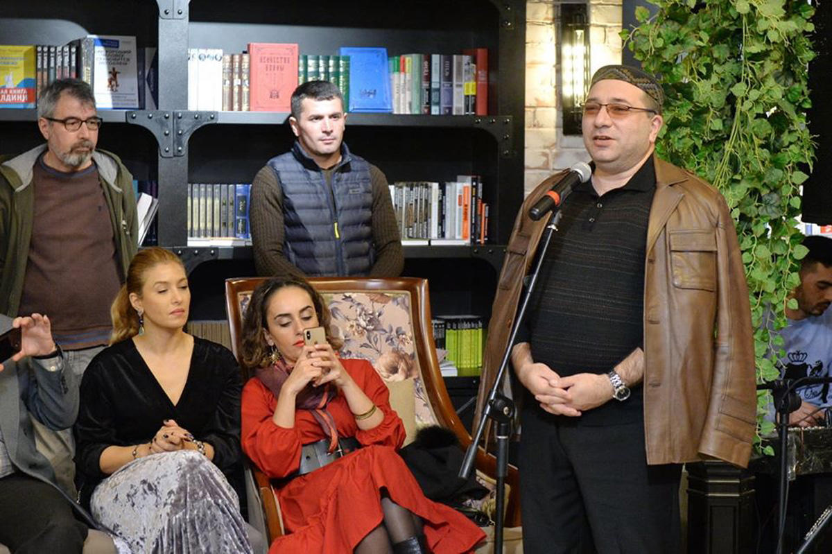 В Бакинском книжном центре прошел музыкально-поэтический вечер "Sığmazam"